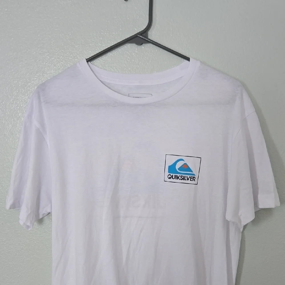 Quiksilver | White Graphic Tee Size Medium NWOT